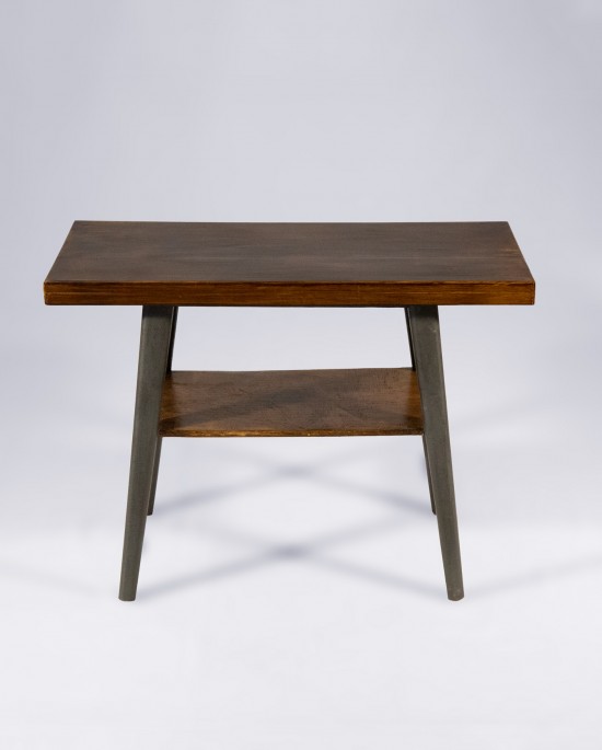 Mesa baja de dos alturas, mesa auxiliar de aire retro en madera nogal de California y detalles de forja